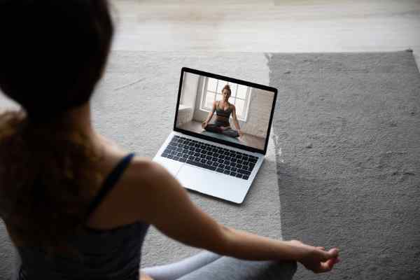 Live Online Meditation Classes - Difference Between Live and Pre-Recorded Online Meditation